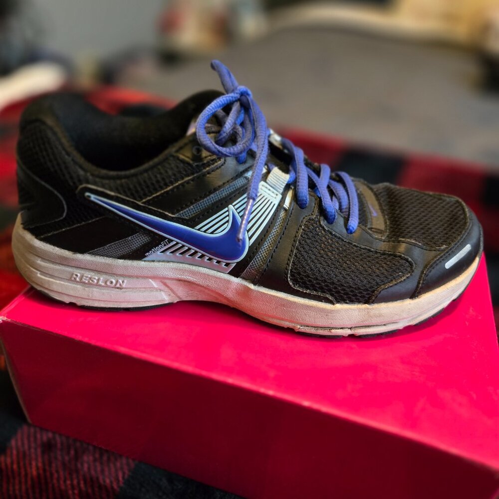 Sneakers - Picture 5 of 6